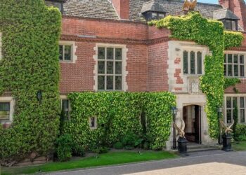 Queen Ethelburga‘s Collegiate
